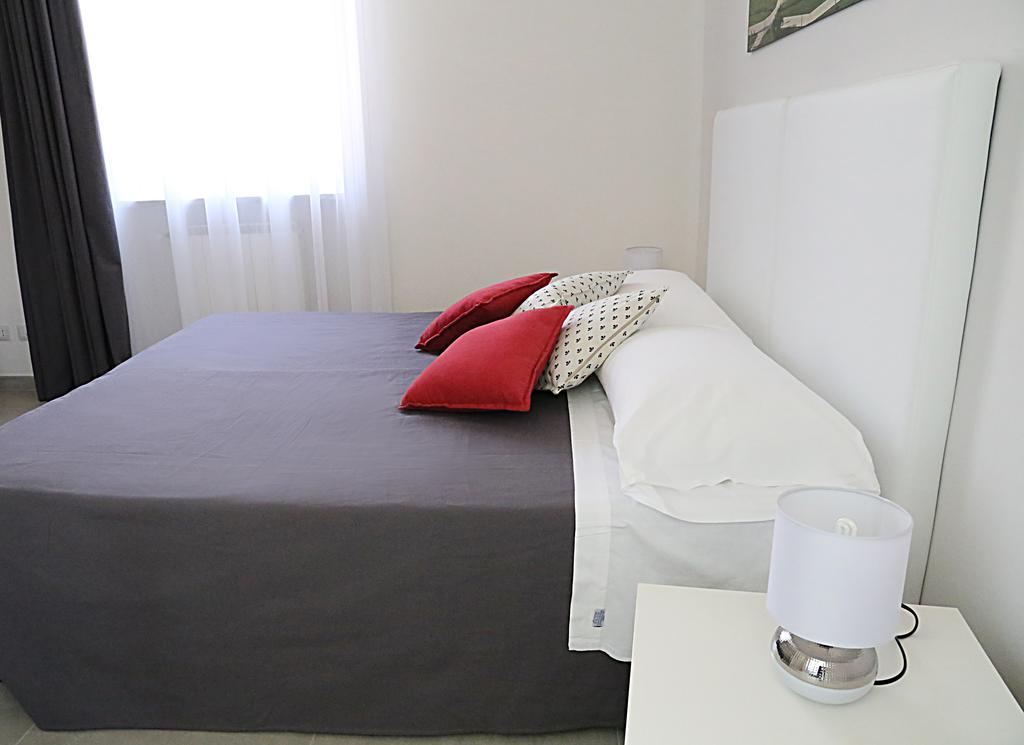 Quattro Stelle Al Porto Guest House Чивитавеккья Экстерьер фото