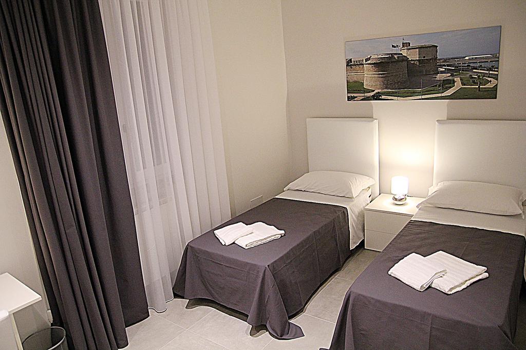 Quattro Stelle Al Porto Guest House Чивитавеккья Экстерьер фото