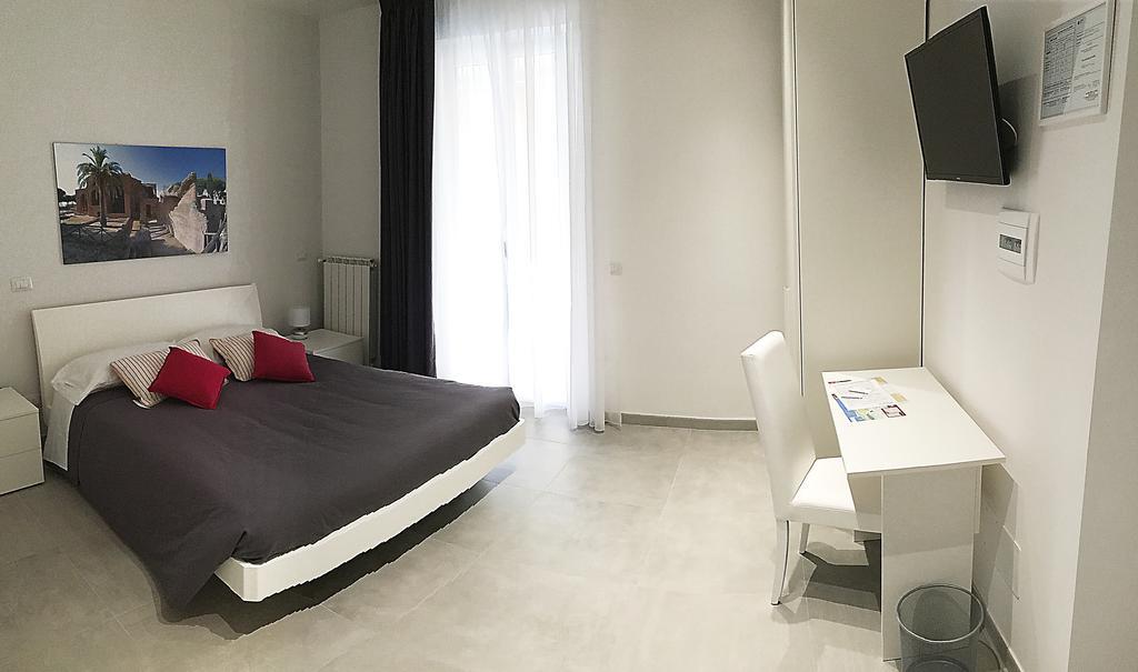 Quattro Stelle Al Porto Guest House Чивитавеккья Экстерьер фото