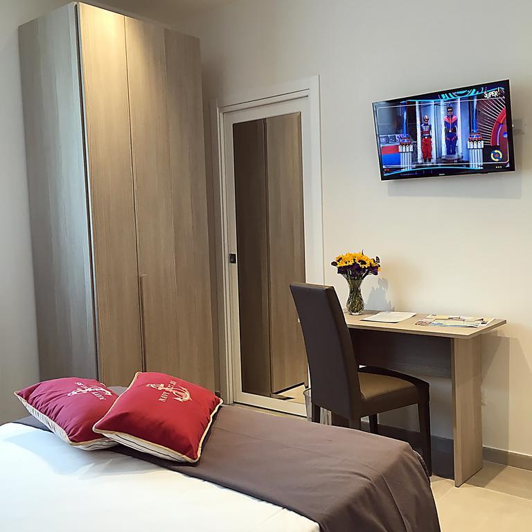 Quattro Stelle Al Porto Guest House Чивитавеккья Экстерьер фото