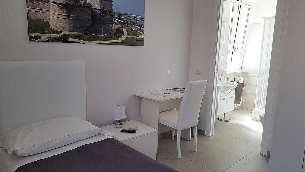 Quattro Stelle Al Porto Guest House Чивитавеккья Экстерьер фото