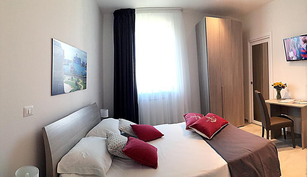 Quattro Stelle Al Porto Guest House Чивитавеккья Экстерьер фото