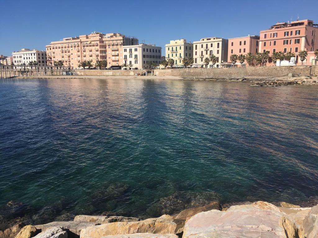 Quattro Stelle Al Porto Guest House Чивитавеккья Экстерьер фото