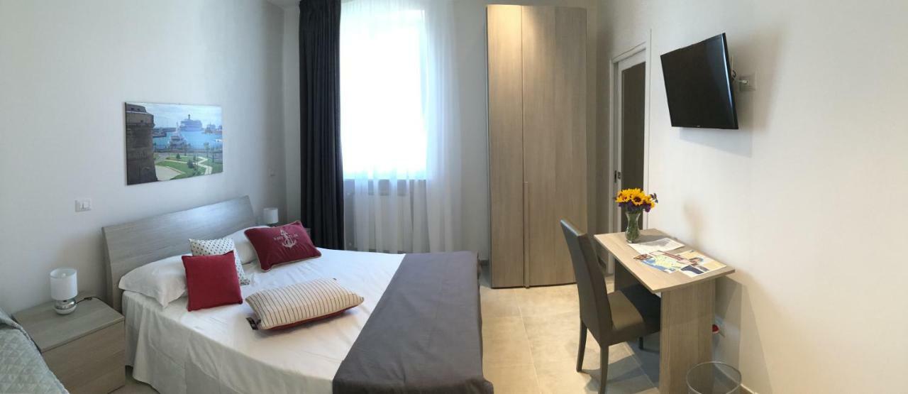 Quattro Stelle Al Porto Guest House Чивитавеккья Экстерьер фото